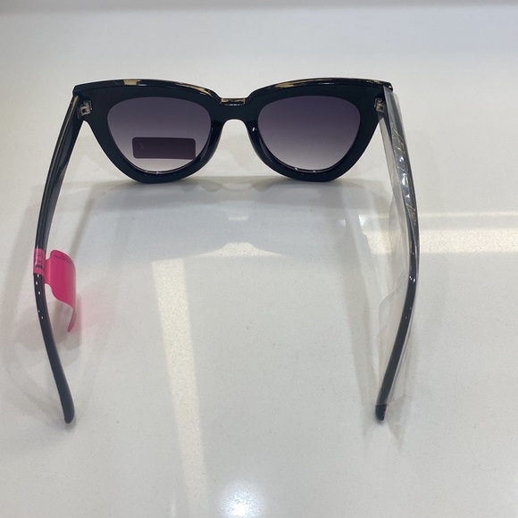 ? 1 HOUR SALE ? Betsey Johnson Sunglasses main image 5